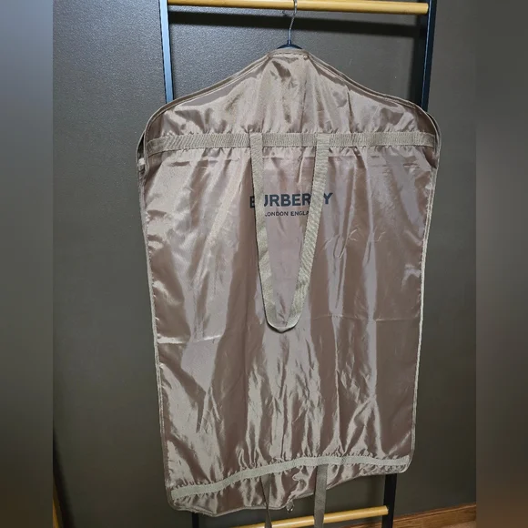 NWT Burberry Black Fernleigh Quilted Jacket with Button Closure, Size US Small - Picture 13 of 15